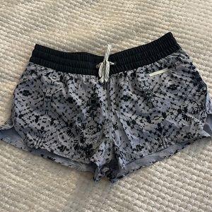 Vuori- Shorts Gray Patterned Clementine Short 4”